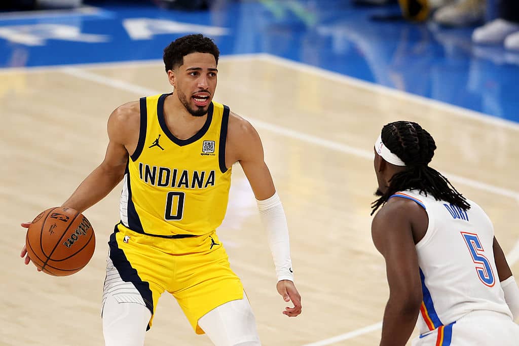 Tyrese Haliburton does it again!