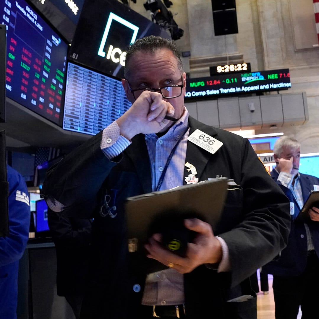 Stocks Slump as Trump Tariffs Take Effect