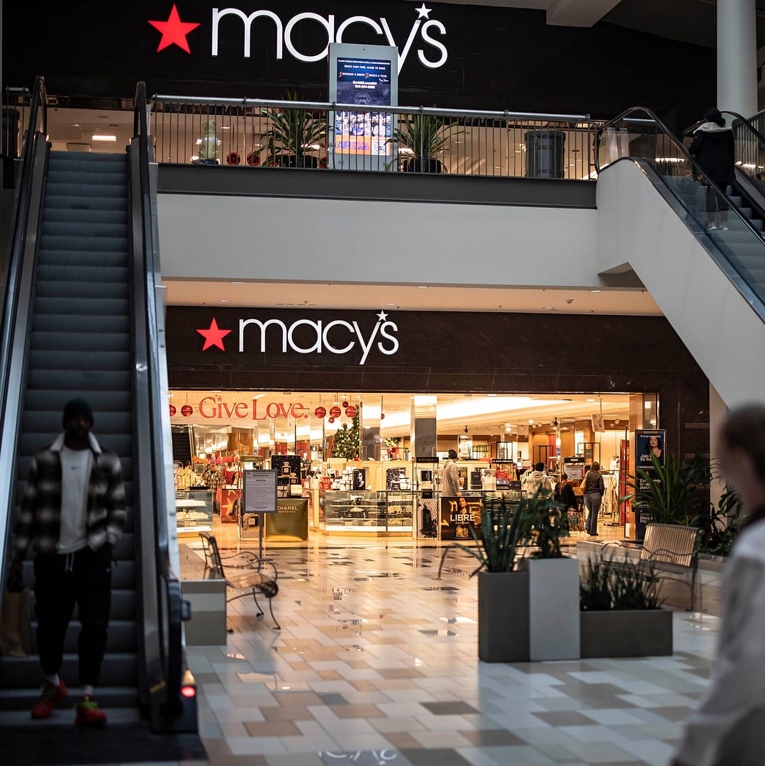 Macy’s Signals Rocky Year Ahead as Retailers Reckon With Trade War