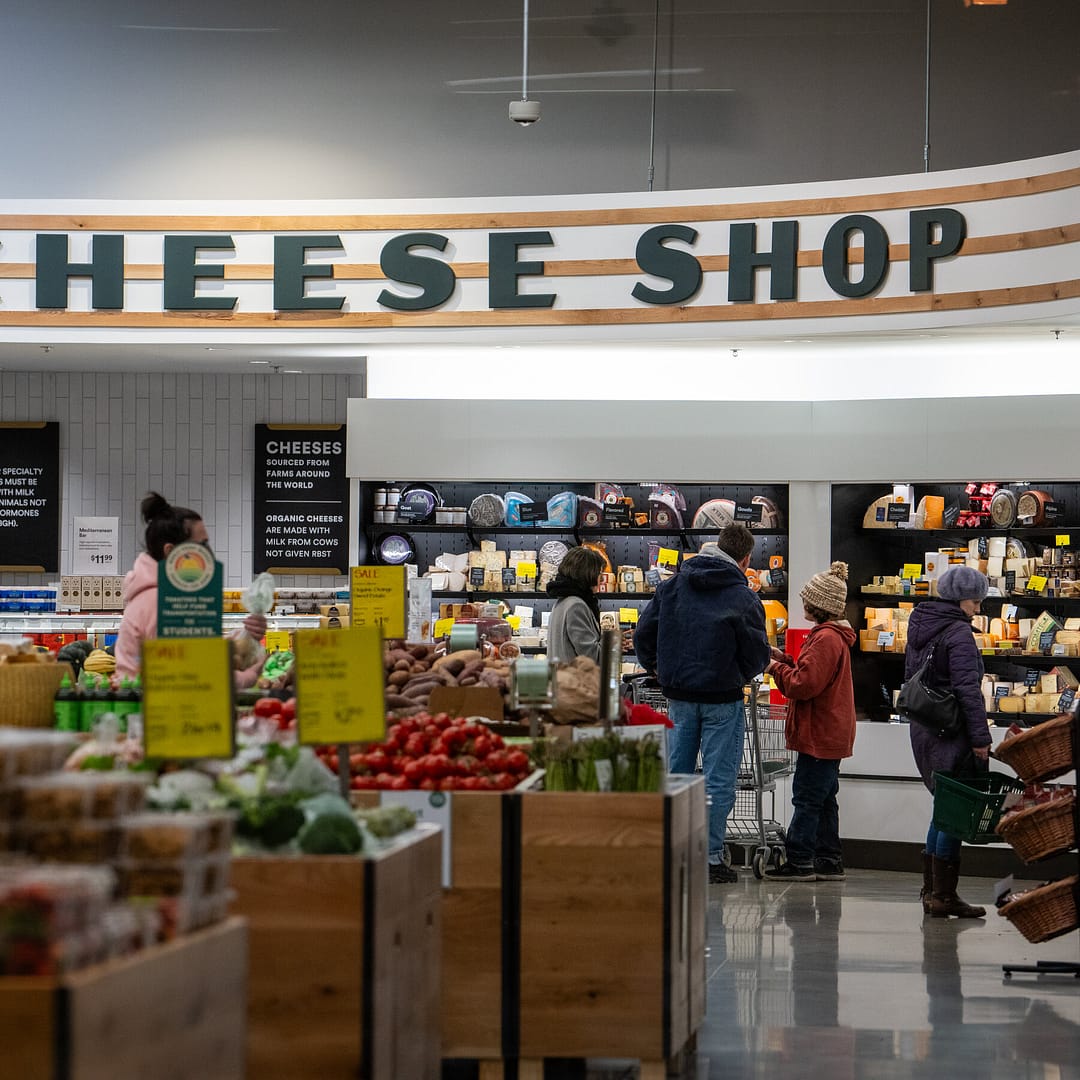 U.S. Consumer Sentiment Drops as Inflation Anxiety Soars
