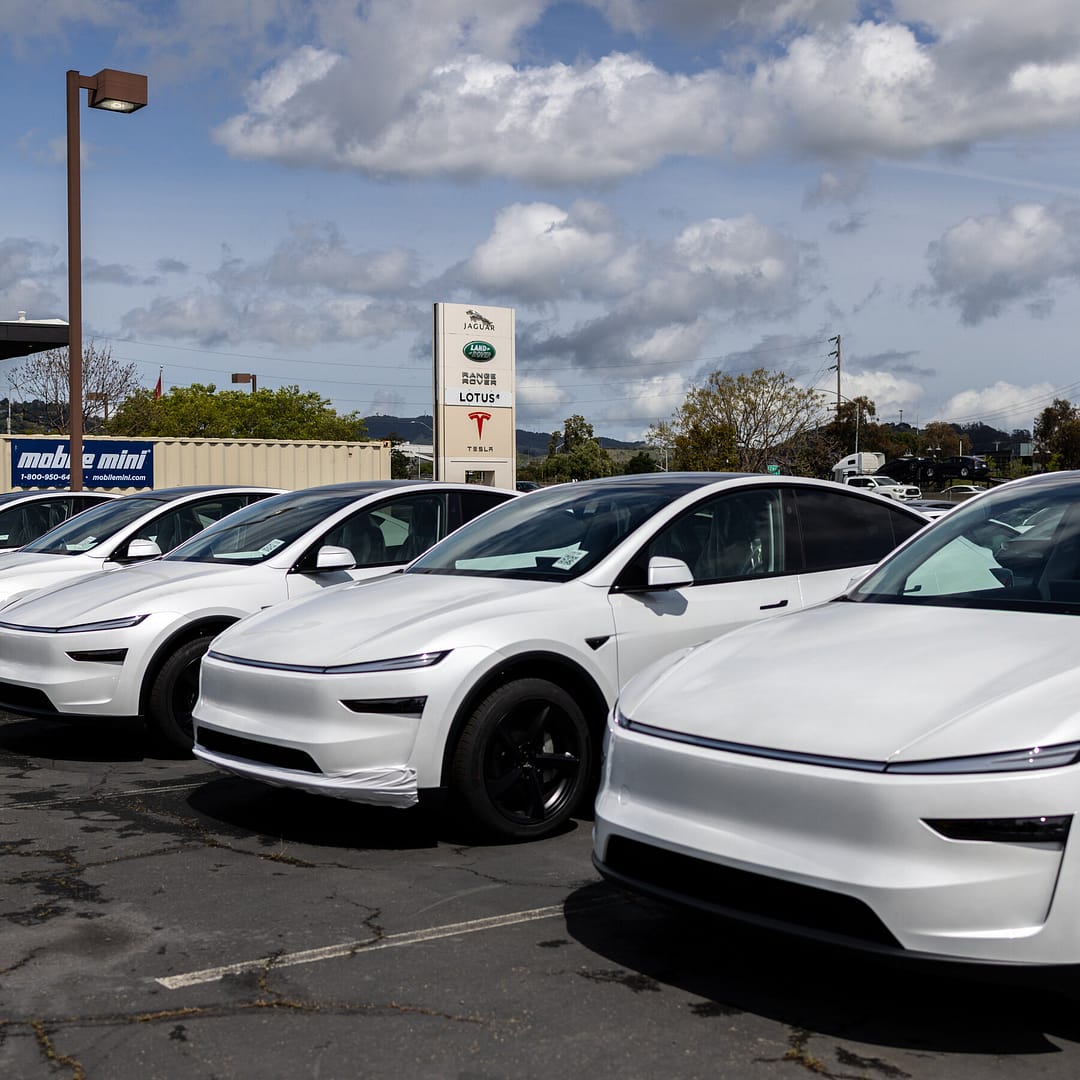 Tesla U.S. Sales Plunge as G.M. and Others Make Gains