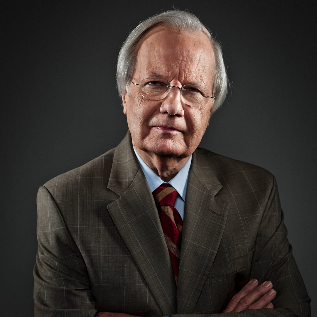 Bill Moyers, Presidential Aide and Veteran of Public TV, Dies at 91