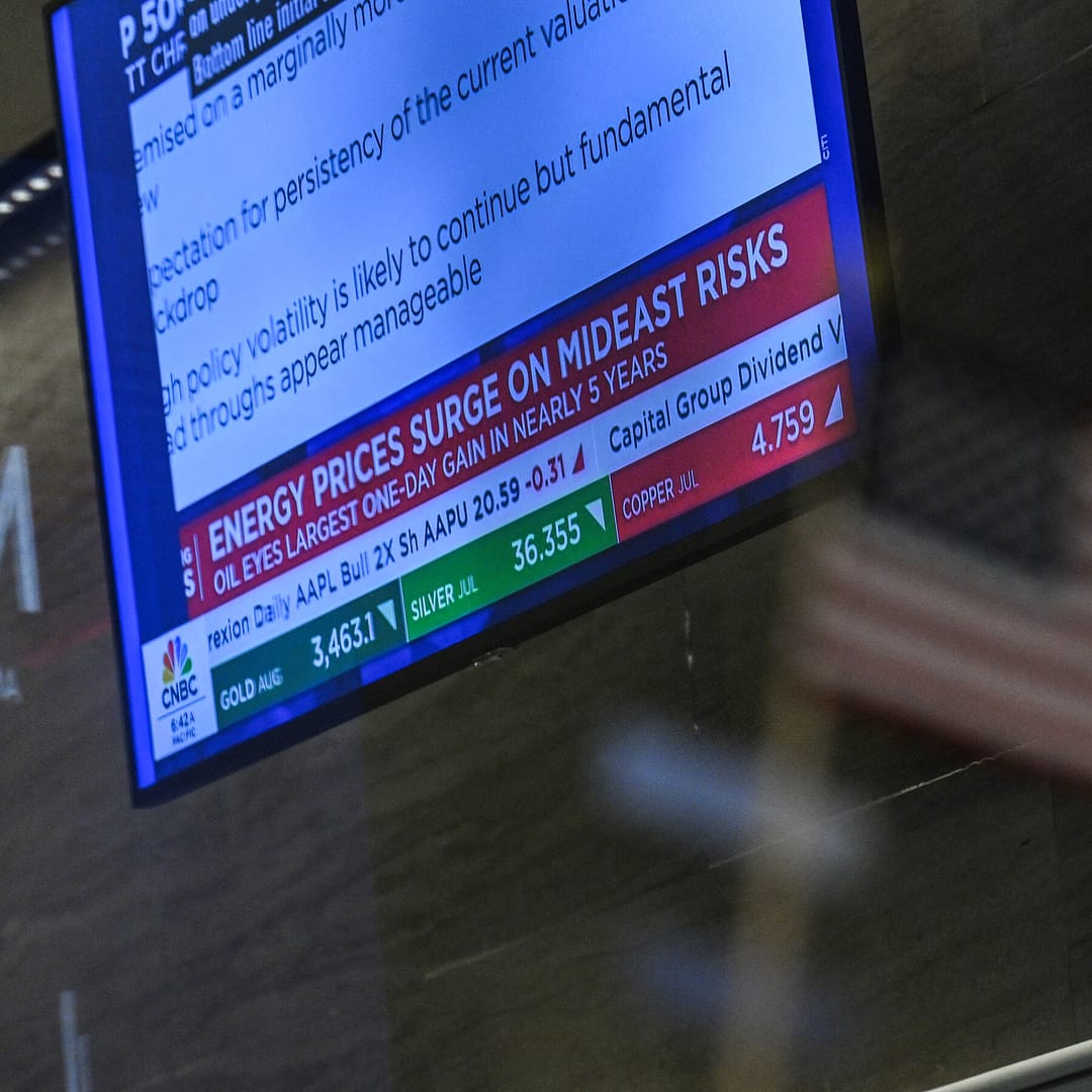 Stocks Tread Cautiously as Investors Watch Oil Prices