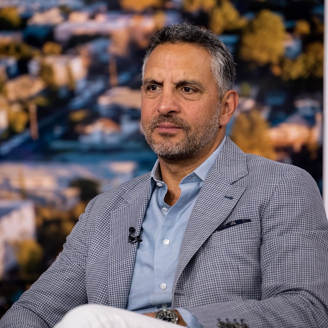 Celebrity Broker Sues National Association of Realtors Over House Listings