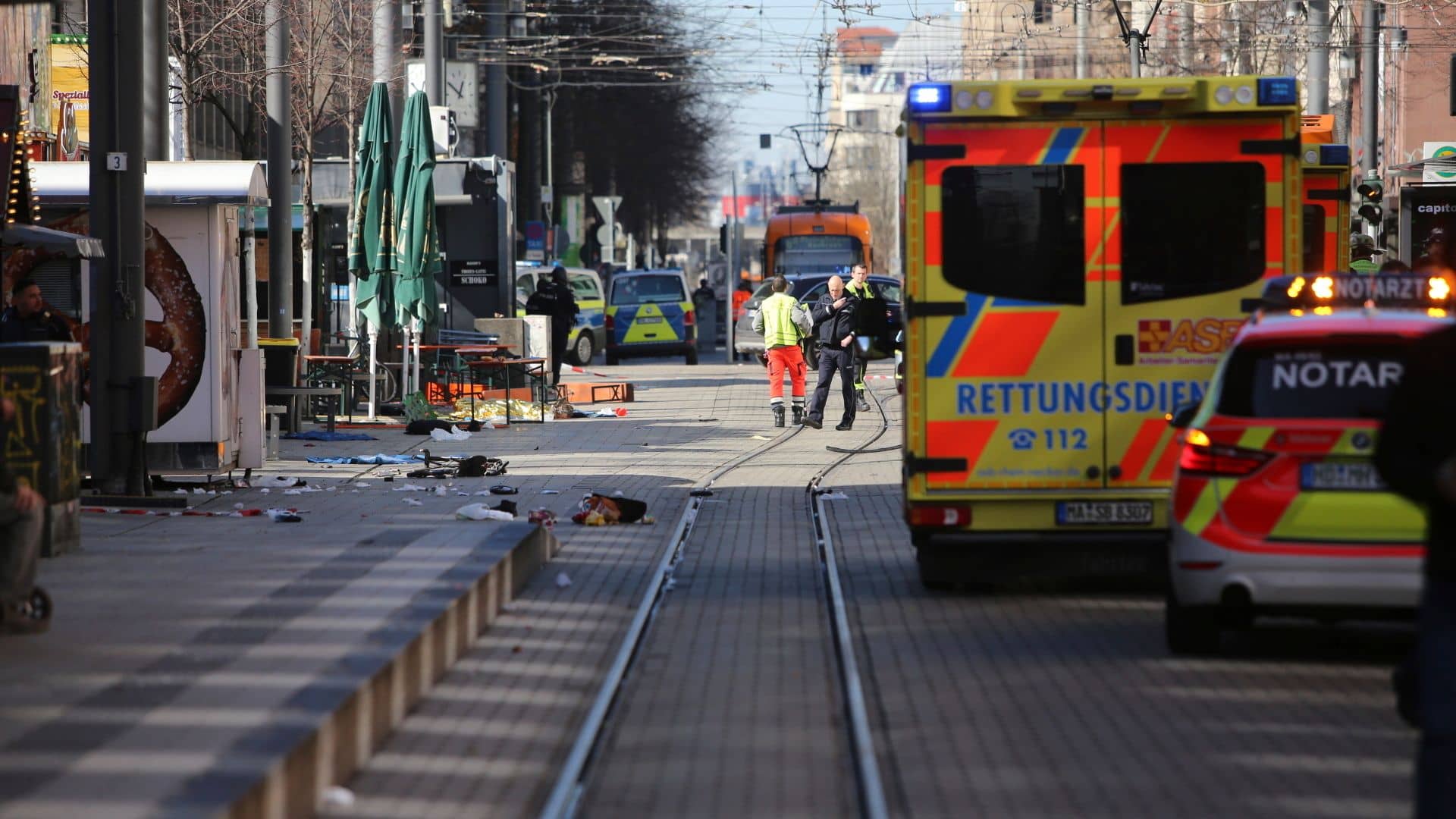 Police operation in centre of German city as people urged to avoid area