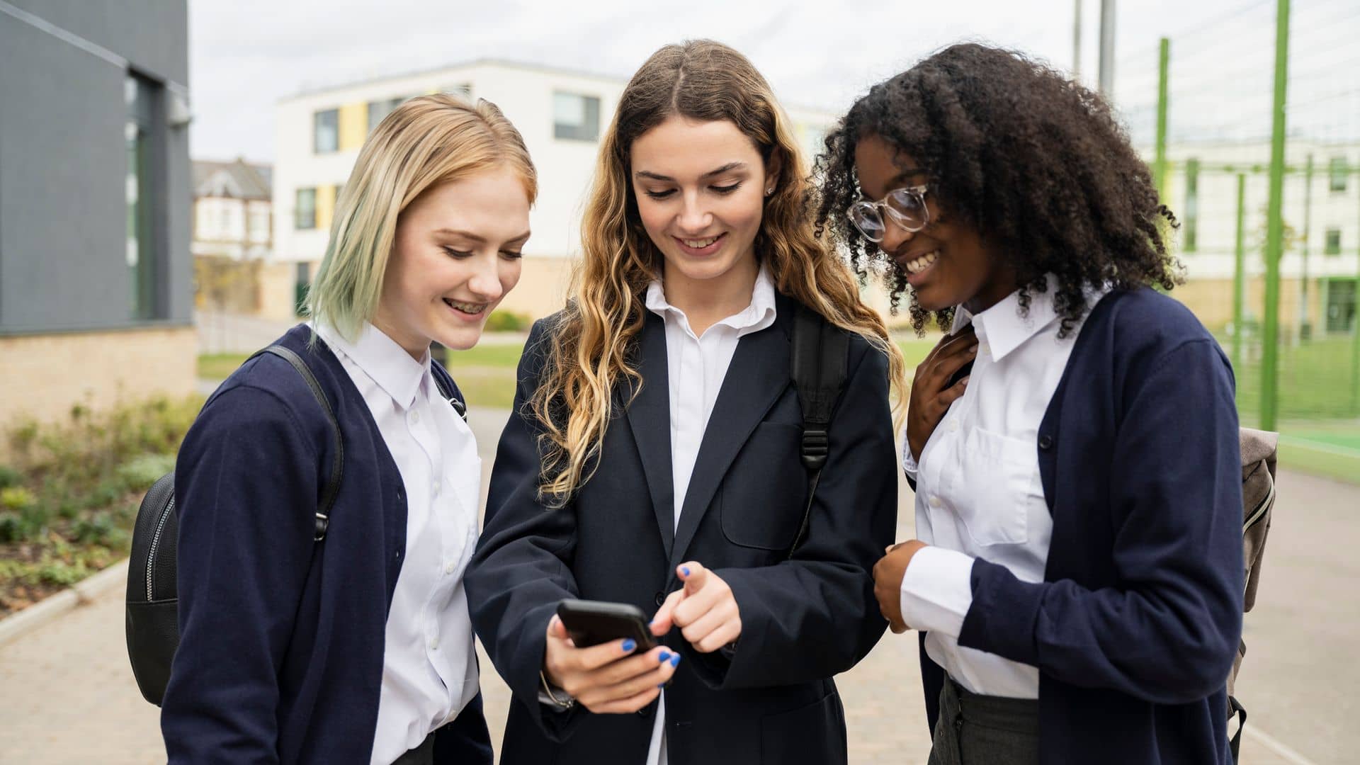 Calls to ban smartphones in Welsh schools rejected by Senedd committee