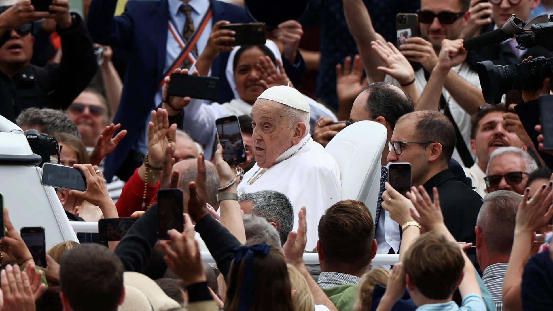 Pope blesses Easter crowds from popemobile in first significant appearance since illness