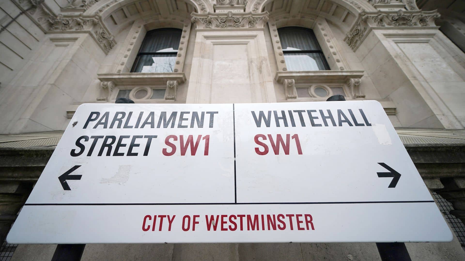 Payouts for departing civil servants capped at £95,000