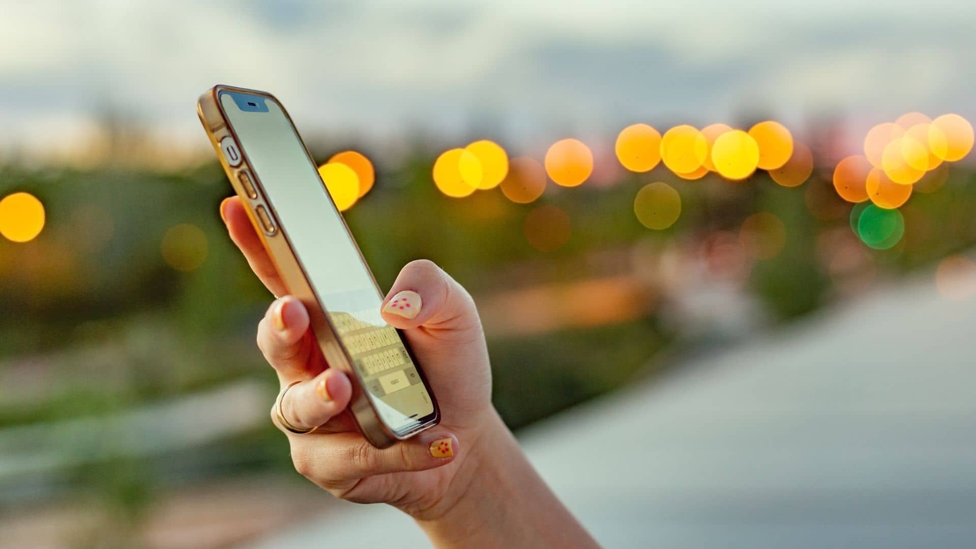 Police urge public to protect their phones from fraudsters – as victim shares experience