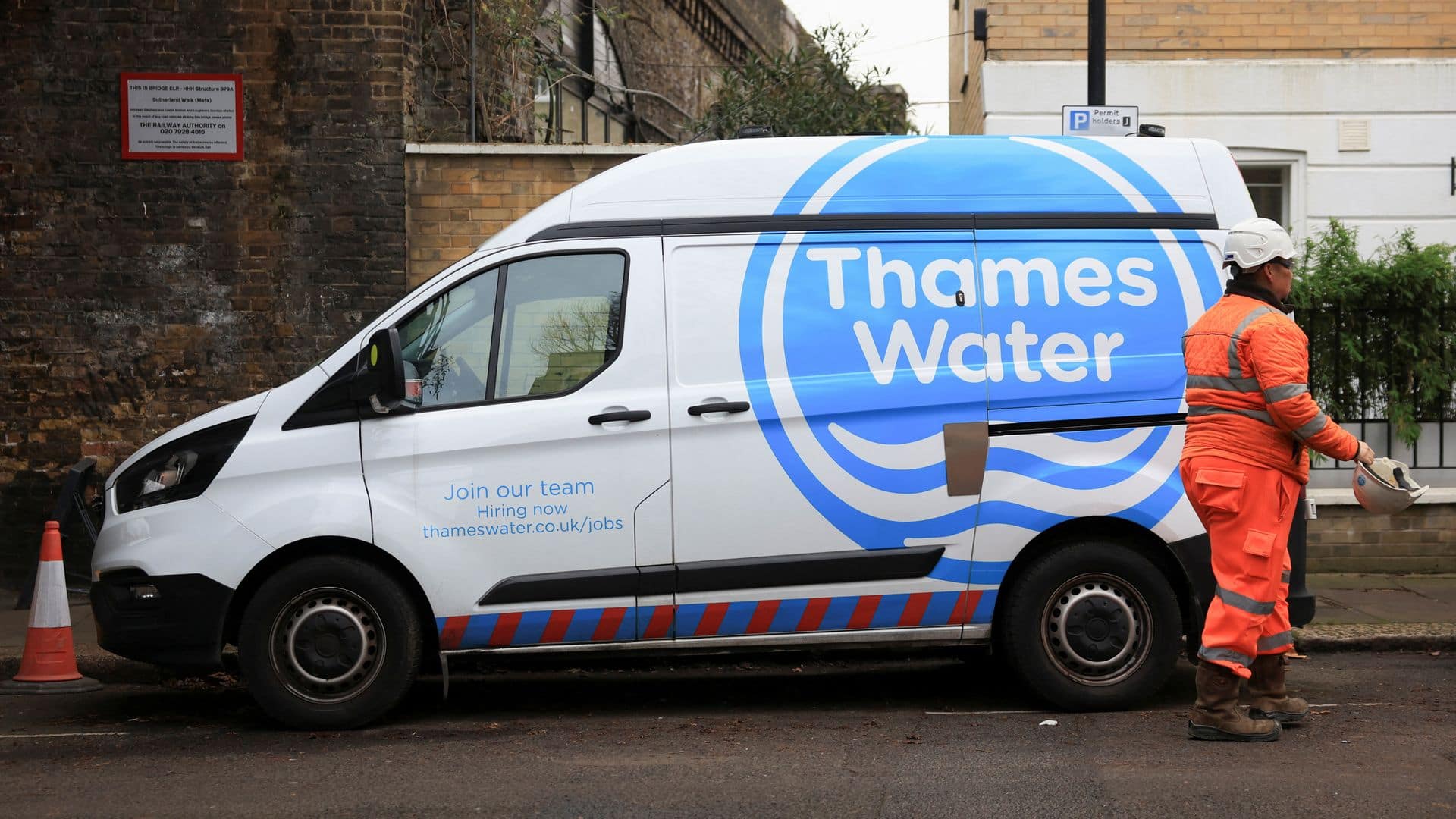 Thames Water drops bonuses due for bosses after government criticism