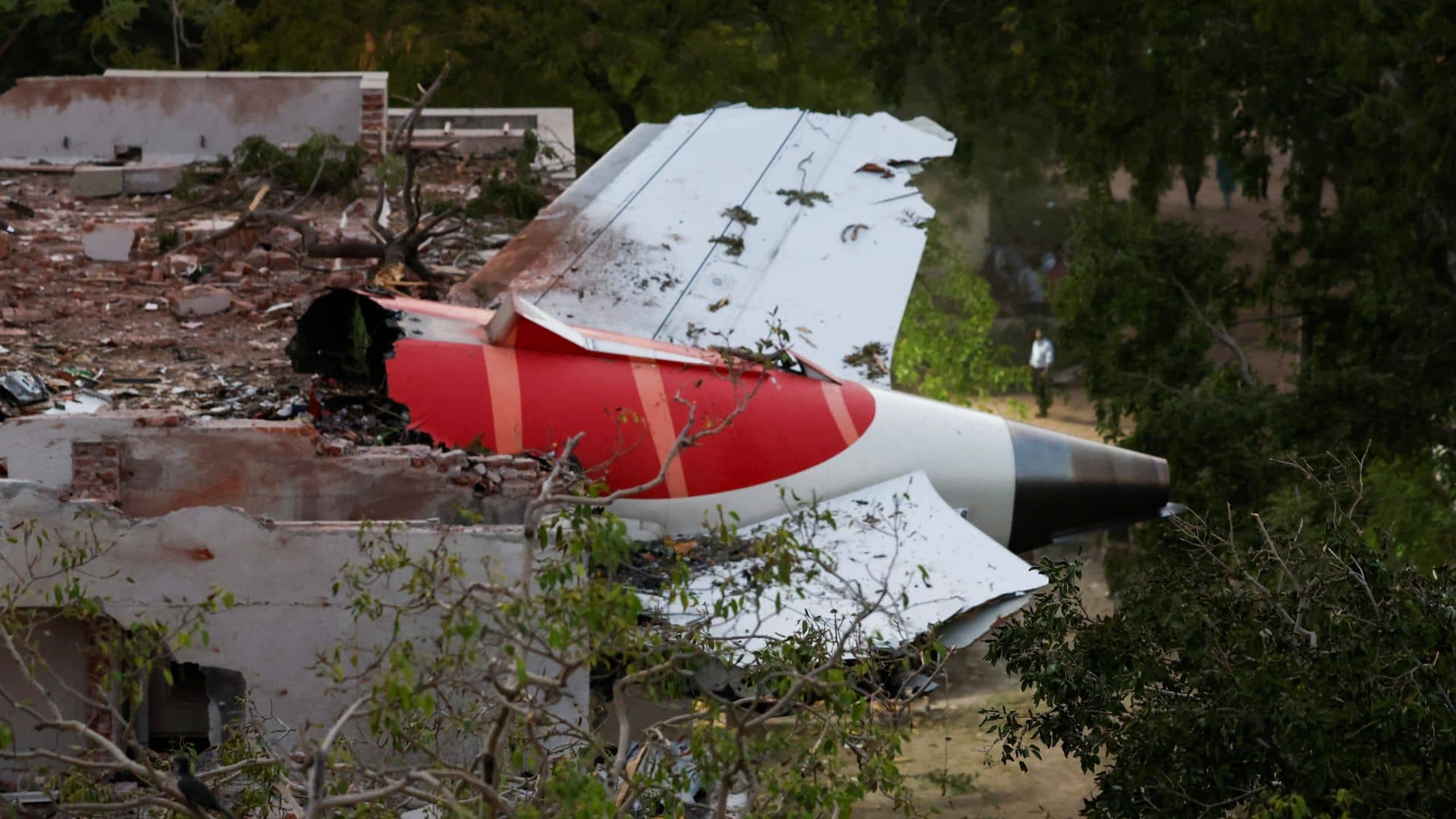 What happened to Air India Flight 171? – Aviation experts review crash video