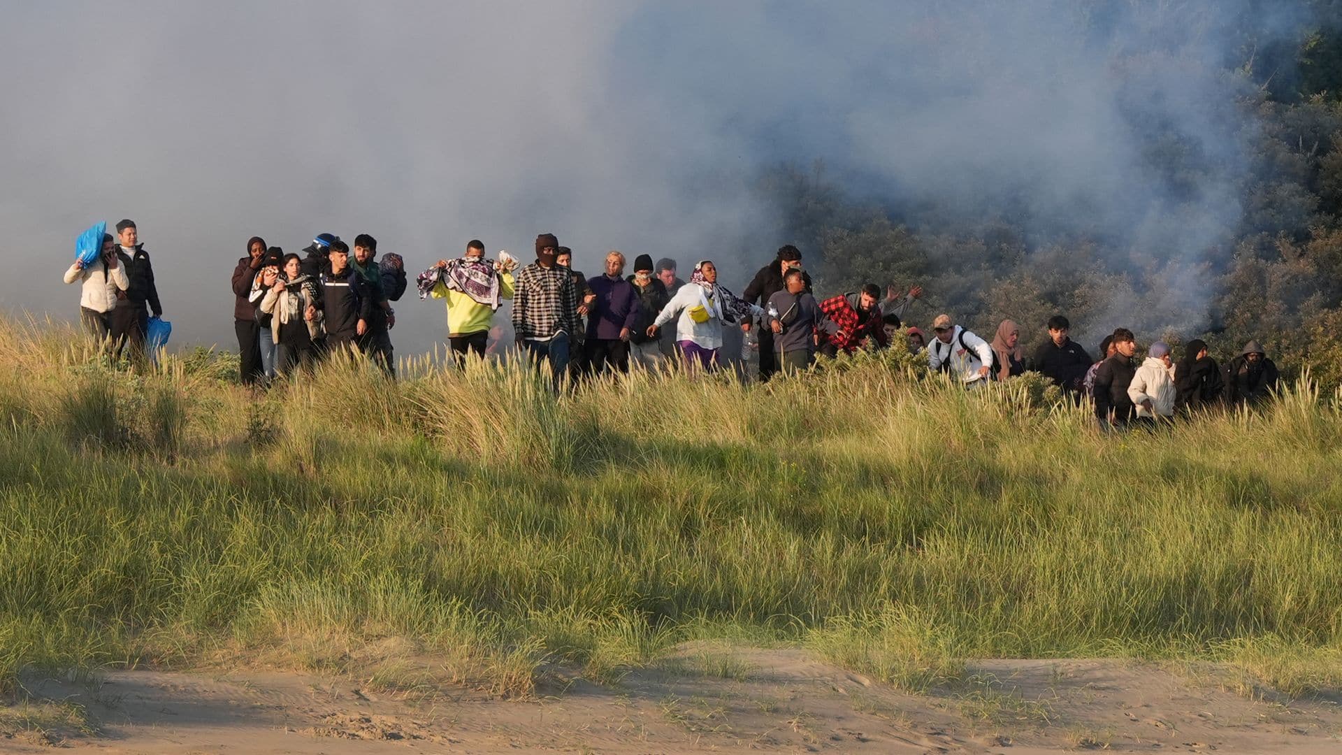 French police fire tear gas at migrants – as No 10 admits Channel crisis ‘deteriorating’